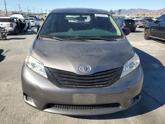 Photo 4 VIN: 5TDZZ3DC8HS858666 - TOYOTA SIENNA 