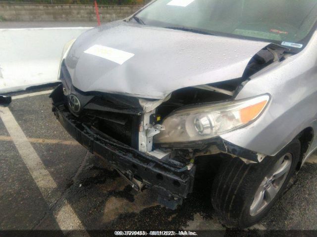 Photo 5 VIN: 5TDZZ3DC8JS918290 - TOYOTA SIENNA 