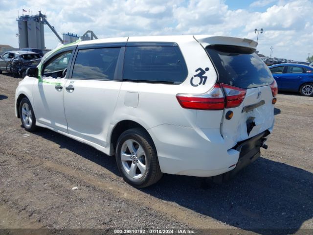 Photo 2 VIN: 5TDZZ3DC8JS960300 - TOYOTA SIENNA 