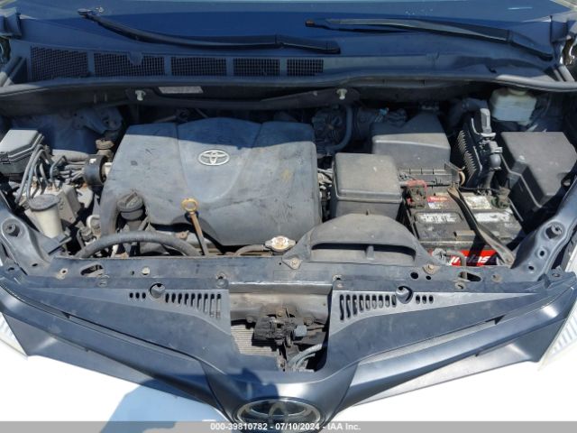 Photo 9 VIN: 5TDZZ3DC8JS960300 - TOYOTA SIENNA 