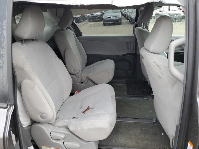 Photo 10 VIN: 5TDZZ3DC8KS967135 - TOYOTA SIENNA 