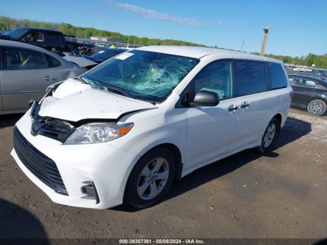 Photo 1 VIN: 5TDZZ3DC8KS974165 - TOYOTA SIENNA 