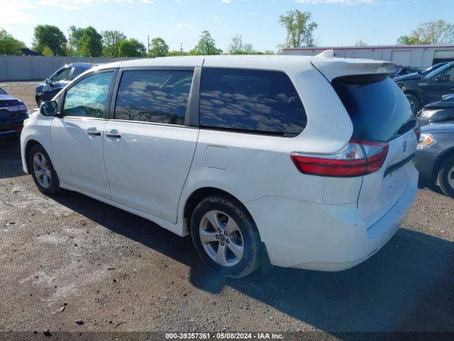 Photo 2 VIN: 5TDZZ3DC8KS974165 - TOYOTA SIENNA 