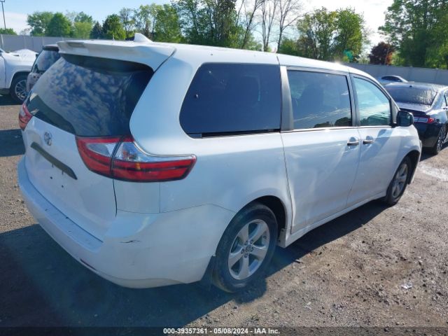 Photo 3 VIN: 5TDZZ3DC8KS974165 - TOYOTA SIENNA 