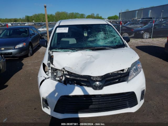 Photo 5 VIN: 5TDZZ3DC8KS974165 - TOYOTA SIENNA 