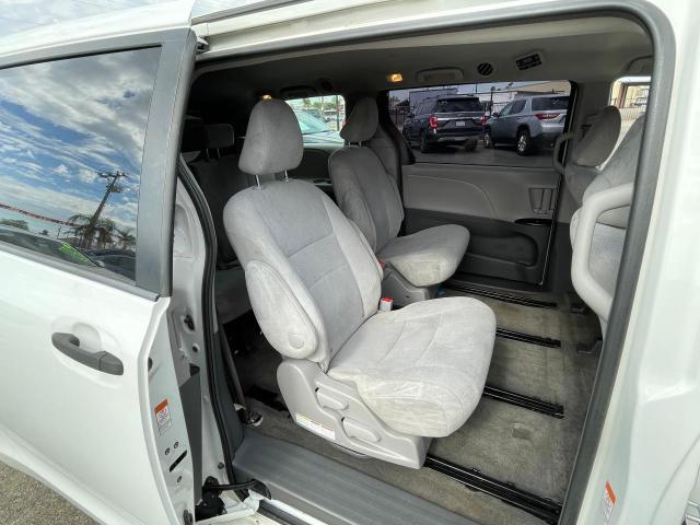 Photo 5 VIN: 5TDZZ3DC9HS810304 - TOYOTA SIENNA 