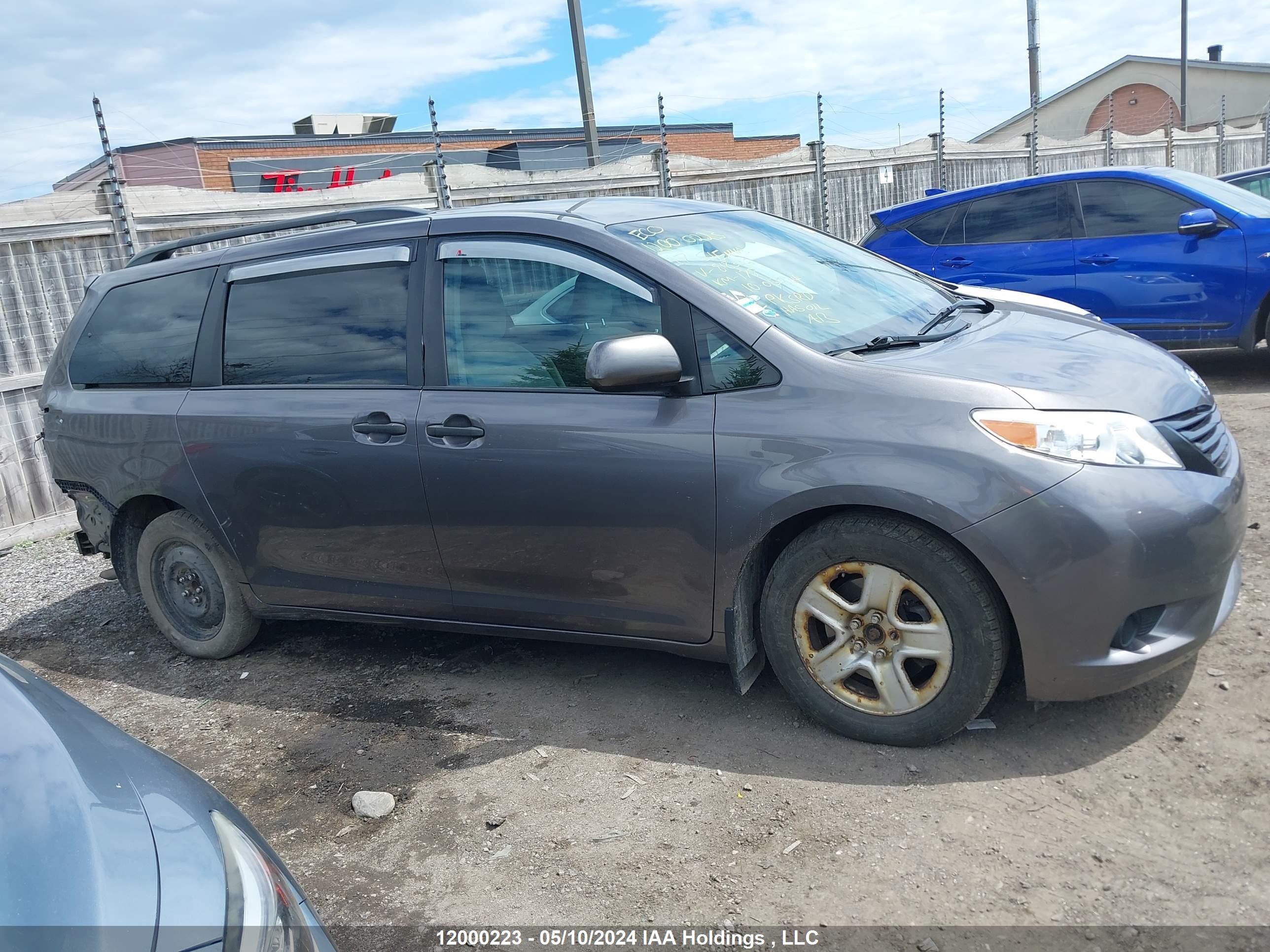 Photo 13 VIN: 5TDZZ3DC9HS818306 - TOYOTA SIENNA 