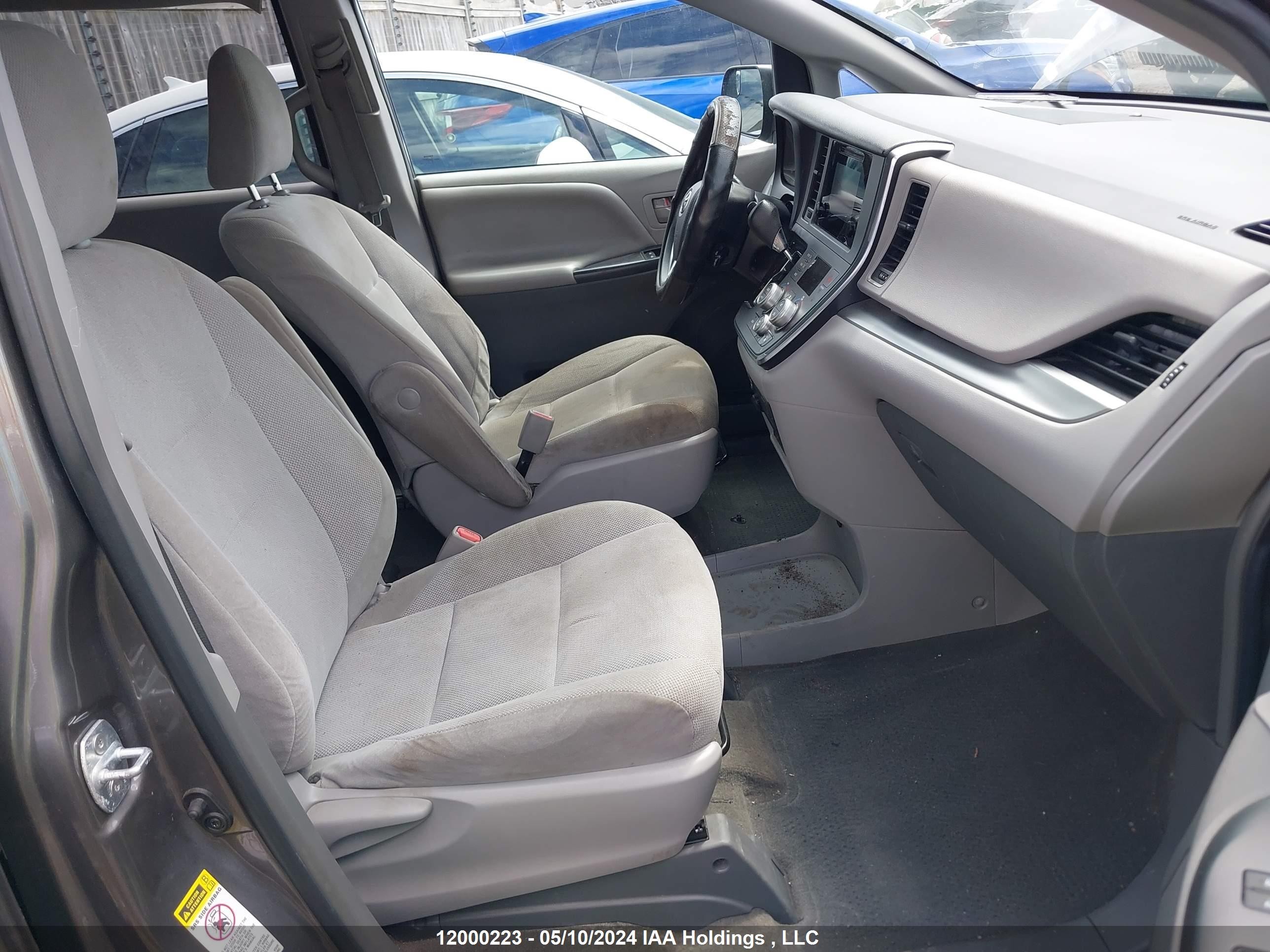 Photo 4 VIN: 5TDZZ3DC9HS818306 - TOYOTA SIENNA 