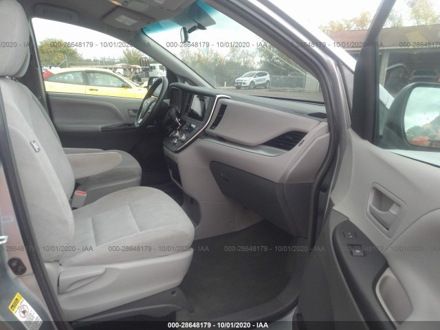 Photo 4 VIN: 5TDZZ3DC9HS820556 - TOYOTA SIENNA 