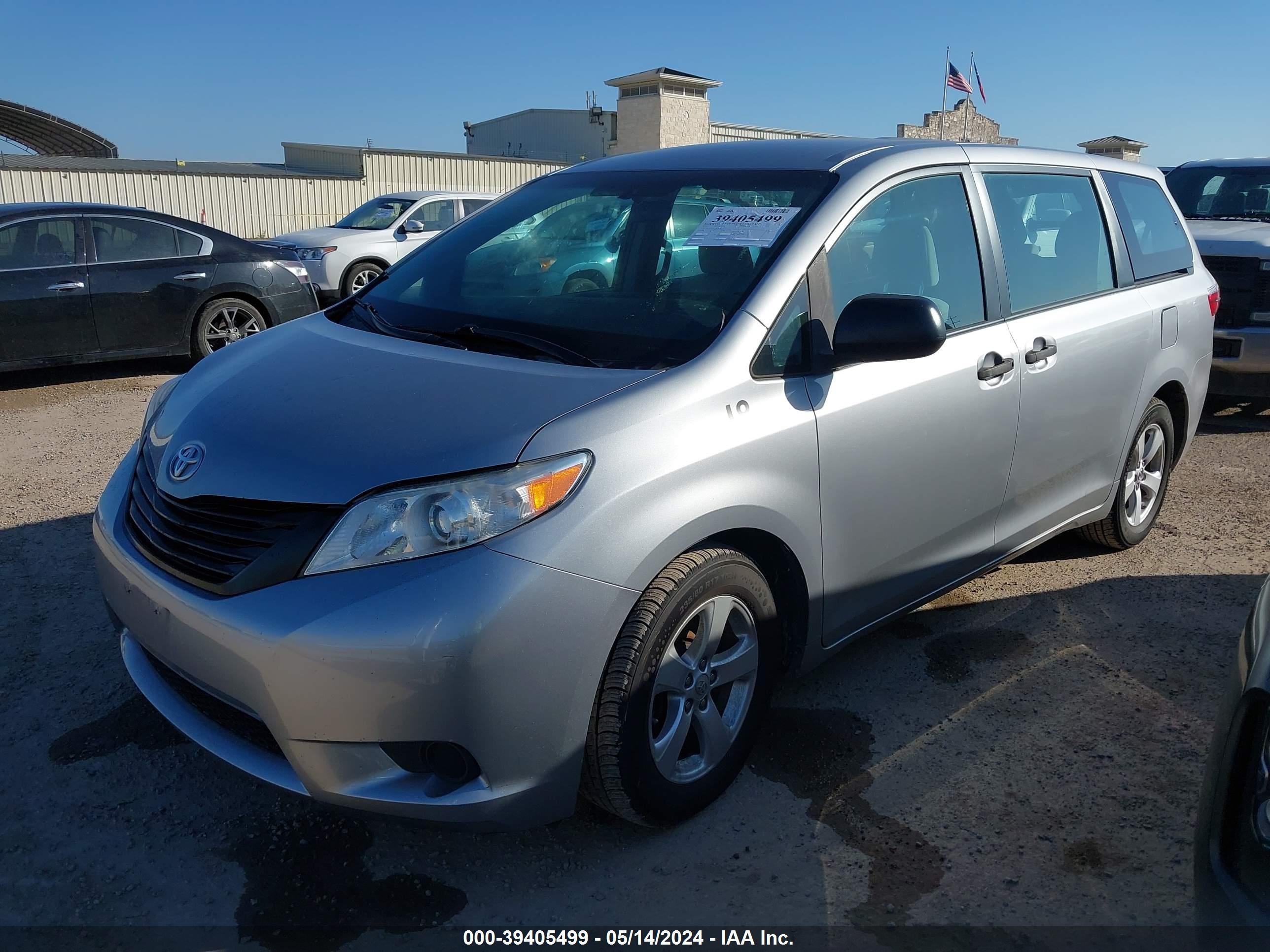 Photo 1 VIN: 5TDZZ3DC9HS821027 - TOYOTA SIENNA 