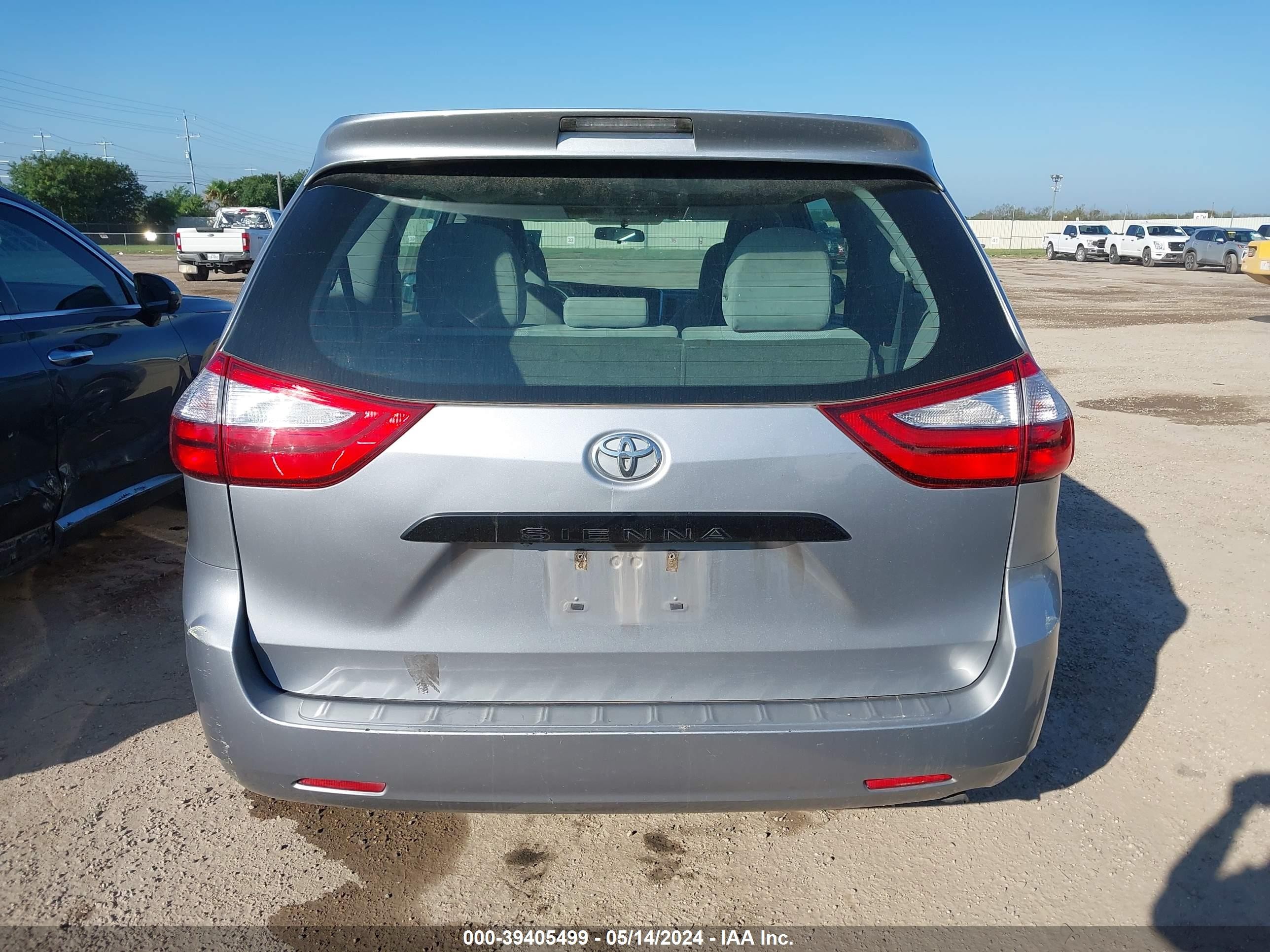 Photo 15 VIN: 5TDZZ3DC9HS821027 - TOYOTA SIENNA 