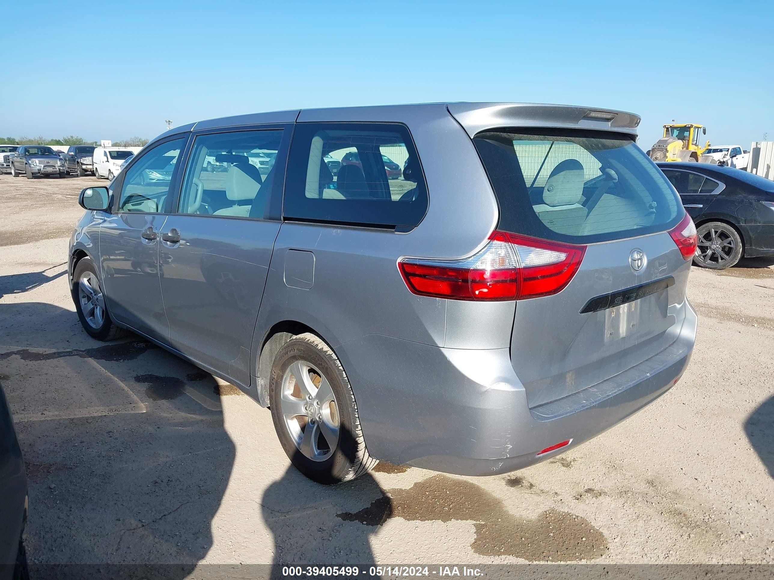 Photo 2 VIN: 5TDZZ3DC9HS821027 - TOYOTA SIENNA 