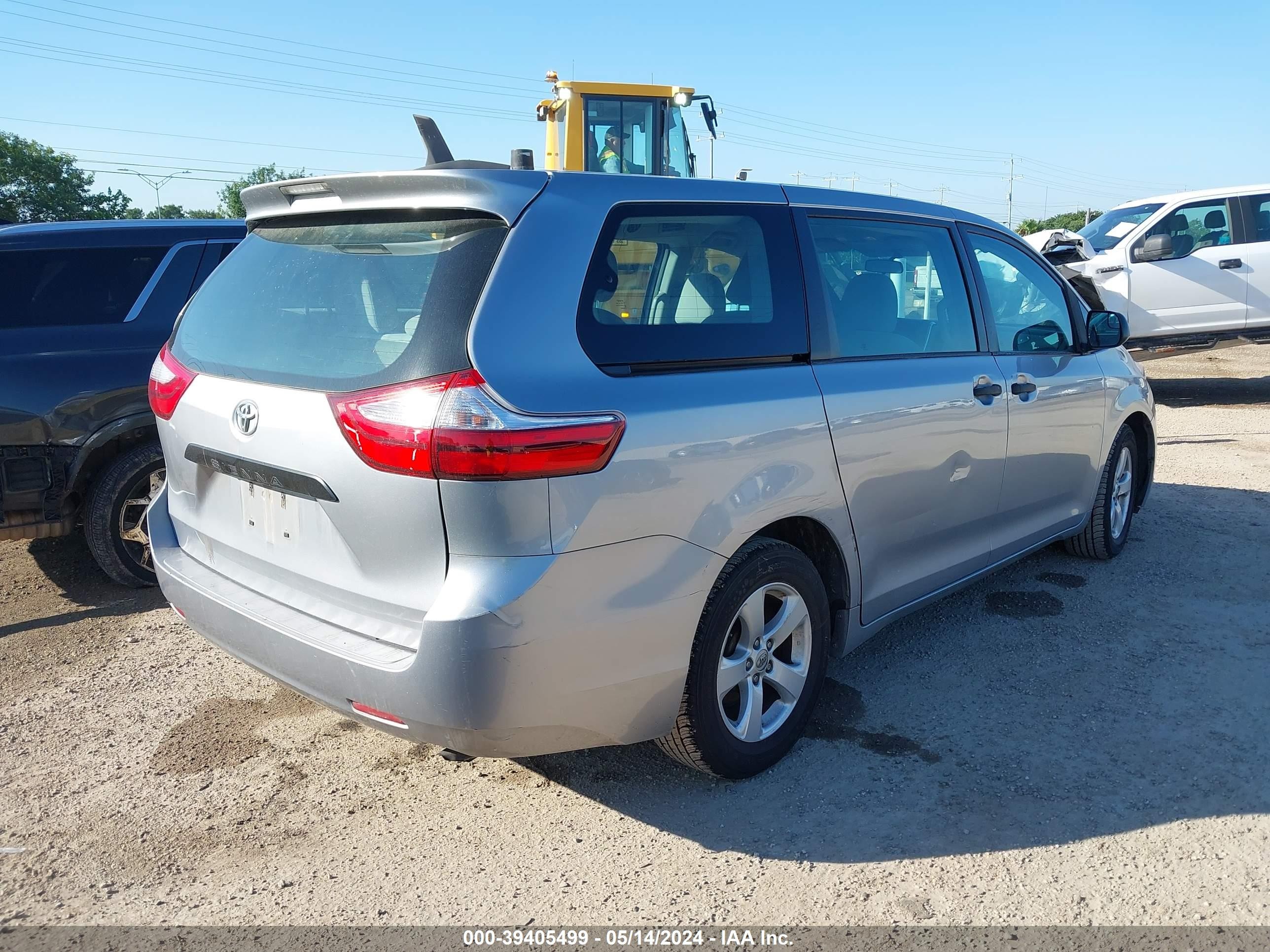 Photo 3 VIN: 5TDZZ3DC9HS821027 - TOYOTA SIENNA 