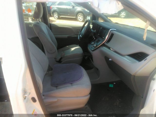 Photo 4 VIN: 5TDZZ3DC9JS939729 - TOYOTA SIENNA 