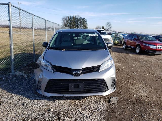 Photo 4 VIN: 5TDZZ3DC9JS940704 - TOYOTA SIENNA L 