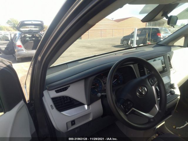 Photo 4 VIN: 5TDZZ3DC9LS053445 - TOYOTA SIENNA 