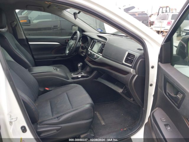 Photo 4 VIN: 5TDZZRFH0HS205003 - TOYOTA HIGHLANDER 