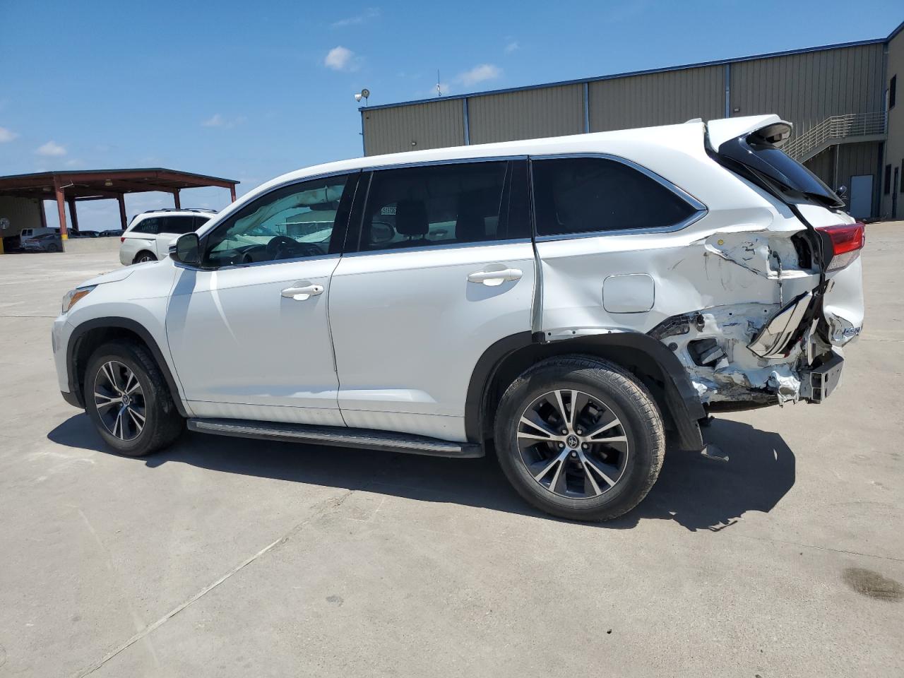 Photo 1 VIN: 5TDZZRFH1HS196165 - TOYOTA HIGHLANDER 