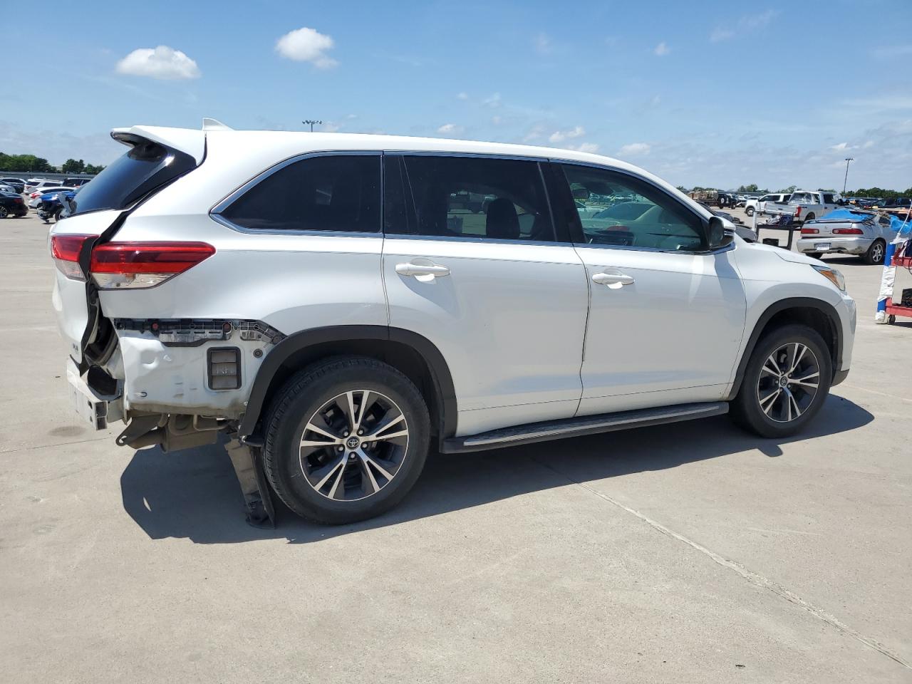 Photo 2 VIN: 5TDZZRFH1HS196165 - TOYOTA HIGHLANDER 