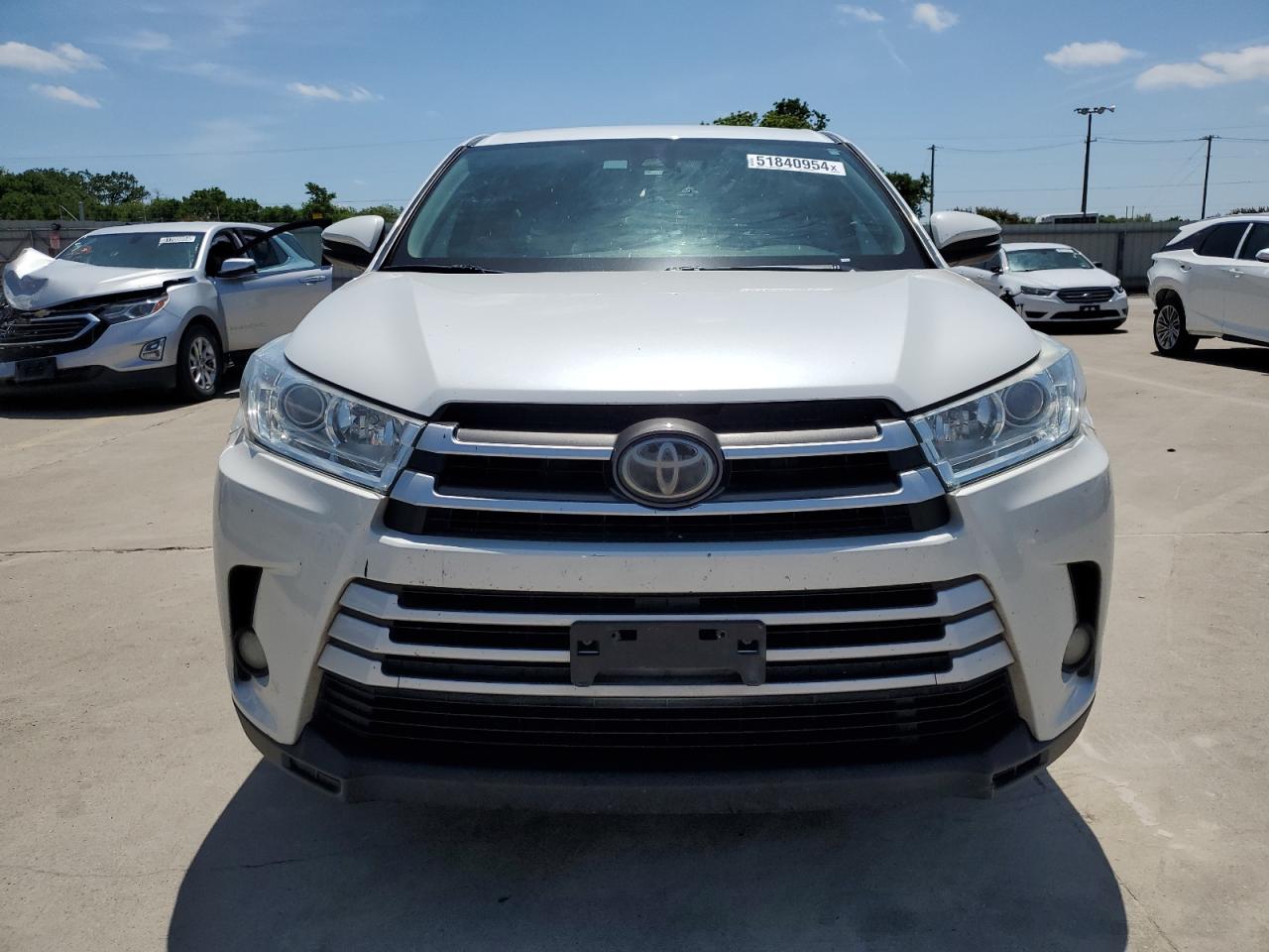 Photo 4 VIN: 5TDZZRFH1HS196165 - TOYOTA HIGHLANDER 