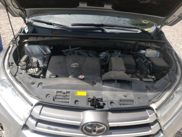 Photo 6 VIN: 5TDZZRFH1JS238338 - TOYOTA HIGHLANDER 