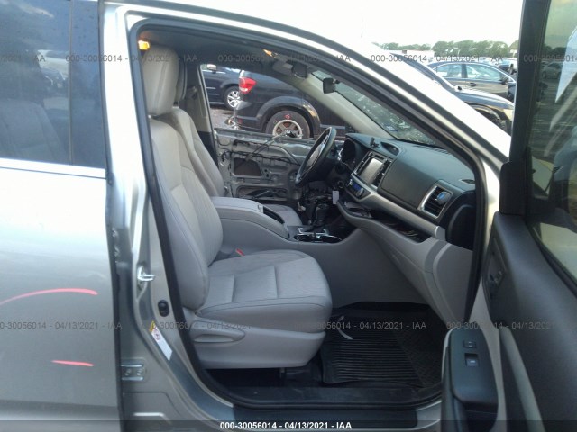 Photo 4 VIN: 5TDZZRFH2JS239420 - TOYOTA HIGHLANDER 