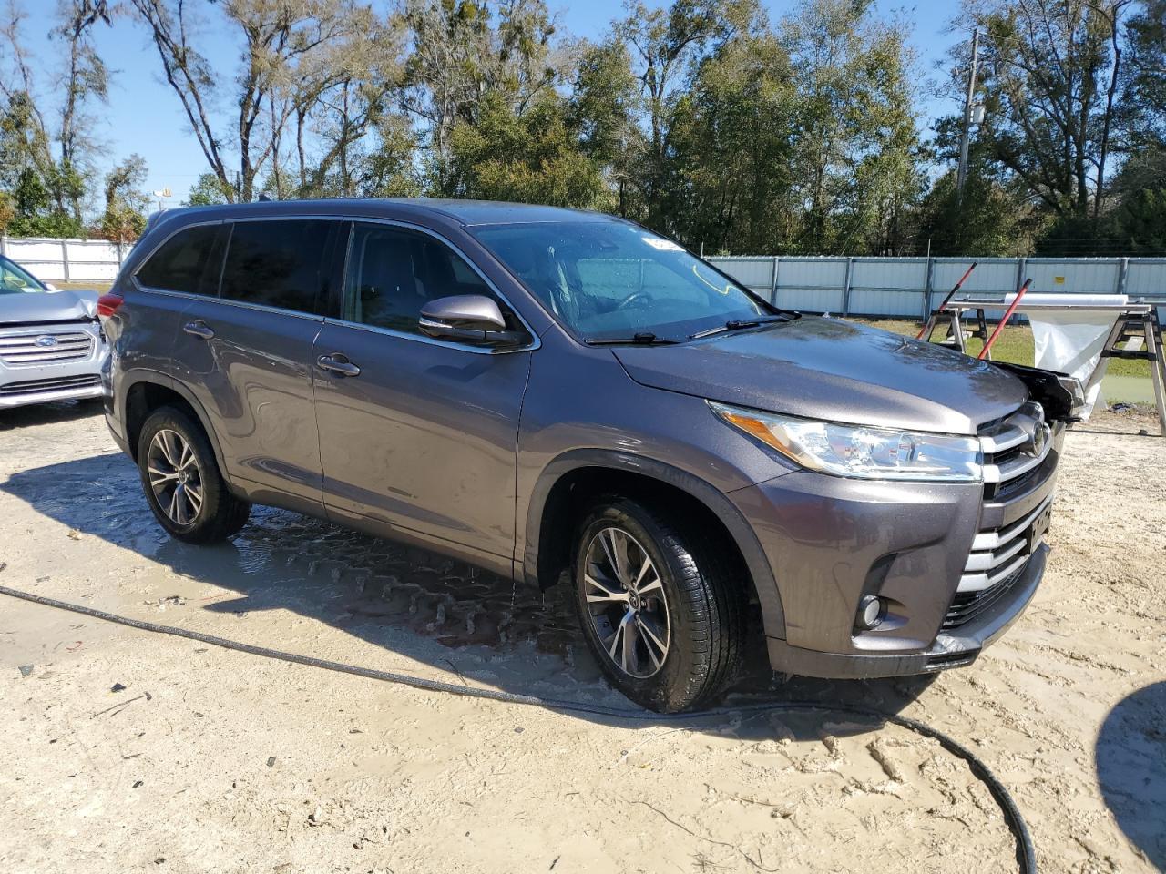 Photo 4 VIN: 5TDZZRFH3HS208946 - TOYOTA HIGHLANDER 