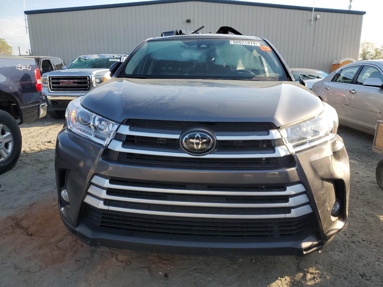 Photo 4 VIN: 5TDZZRFH7JS258819 - TOYOTA HIGHLANDER 