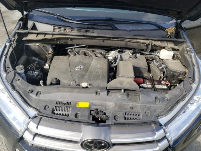 Photo 6 VIN: 5TDZZRFH8JS272423 - TOYOTA HIGHLANDER 