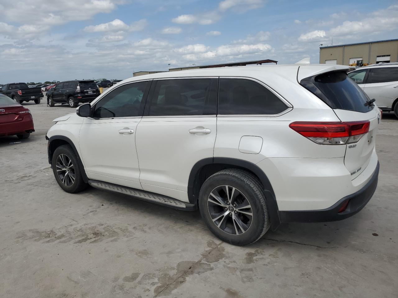 Photo 1 VIN: 5TDZZRFH9JS261527 - TOYOTA HIGHLANDER 