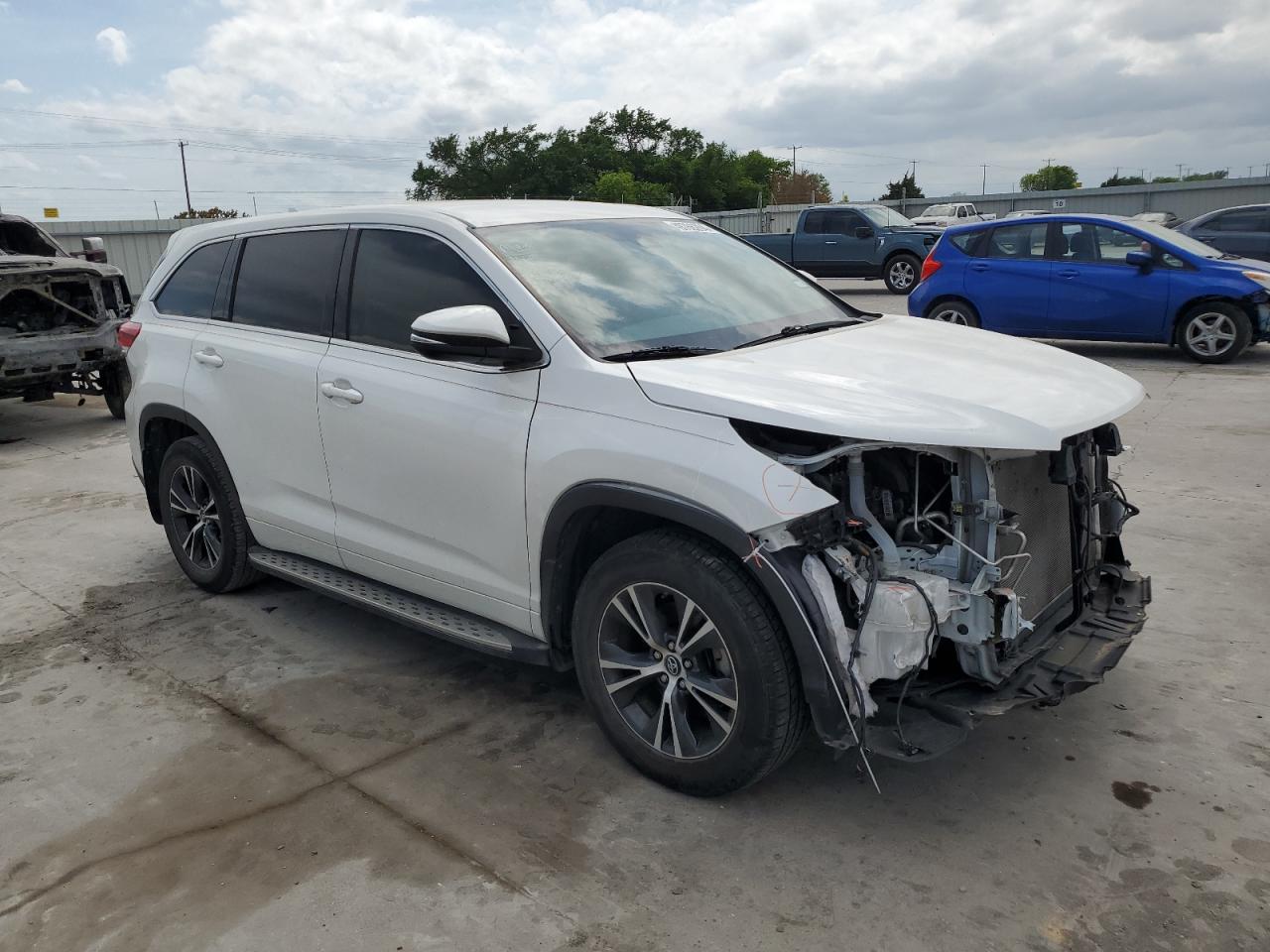 Photo 3 VIN: 5TDZZRFH9JS261527 - TOYOTA HIGHLANDER 