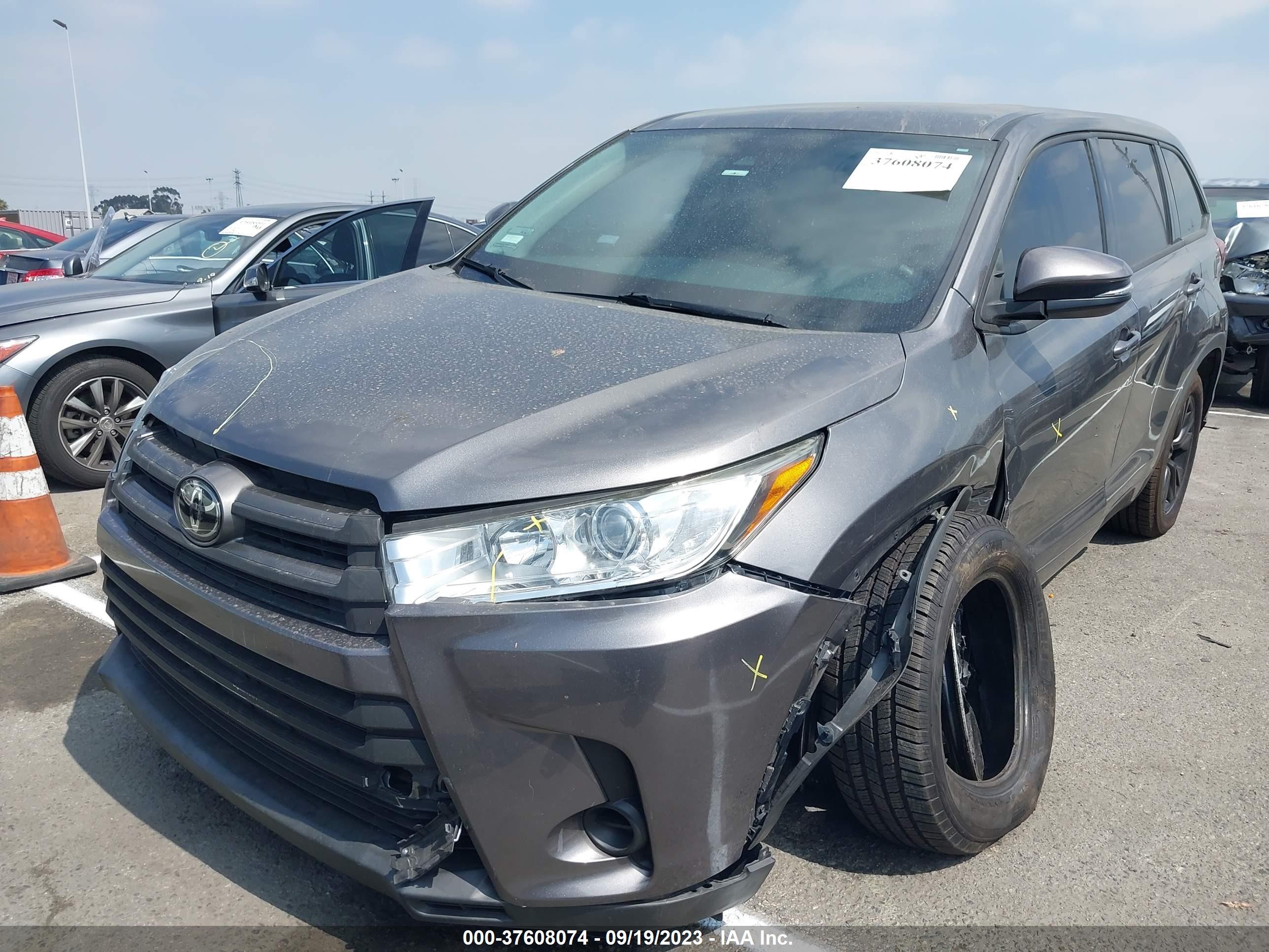 Photo 1 VIN: 5TDZZRFH9JS267859 - TOYOTA HIGHLANDER 