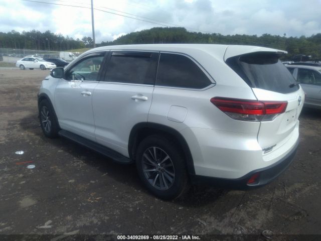 Photo 2 VIN: 5TDZZRFH9JS278229 - TOYOTA HIGHLANDER 