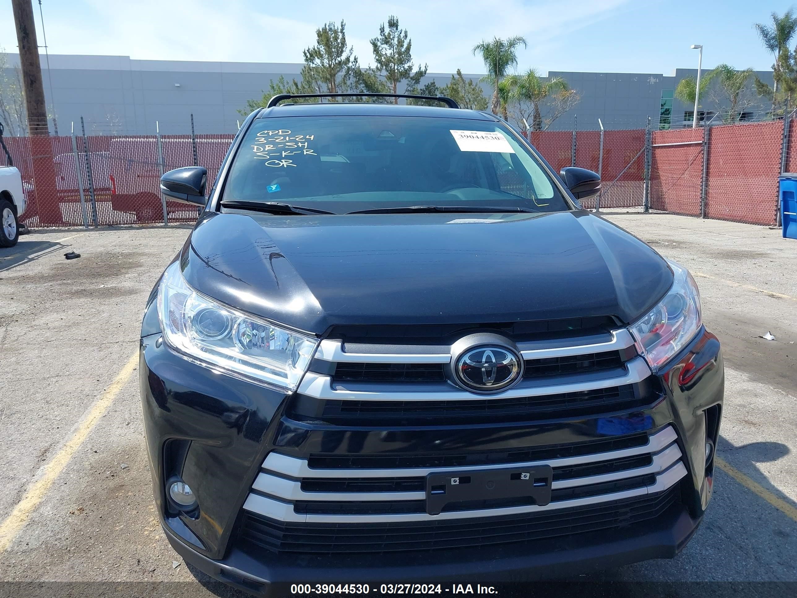 Photo 11 VIN: 5TDZZRFHXKS315337 - TOYOTA HIGHLANDER 