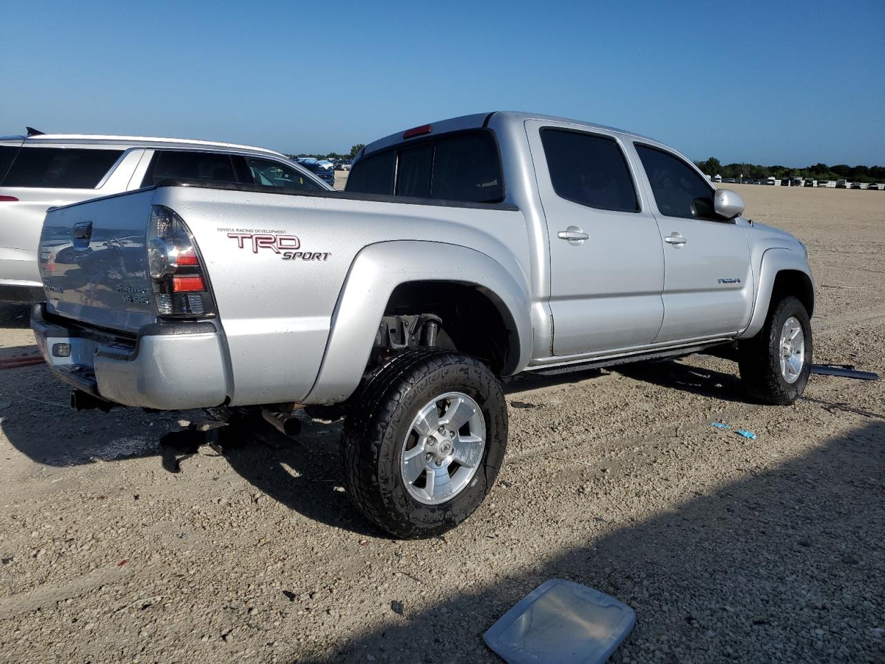 Photo 2 VIN: 5TEJU4GN1AZ696693 - TOYOTA TACOMA 