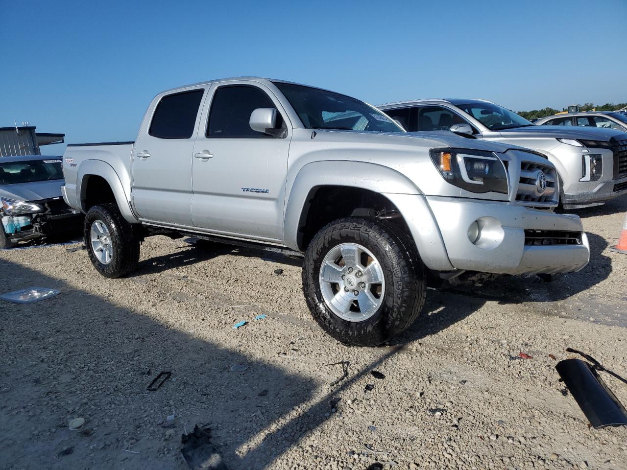 Photo 3 VIN: 5TEJU4GN1AZ696693 - TOYOTA TACOMA 