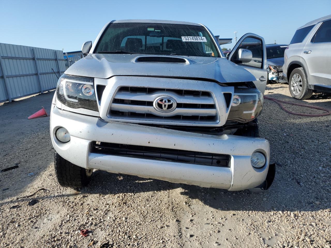 Photo 4 VIN: 5TEJU4GN1AZ696693 - TOYOTA TACOMA 