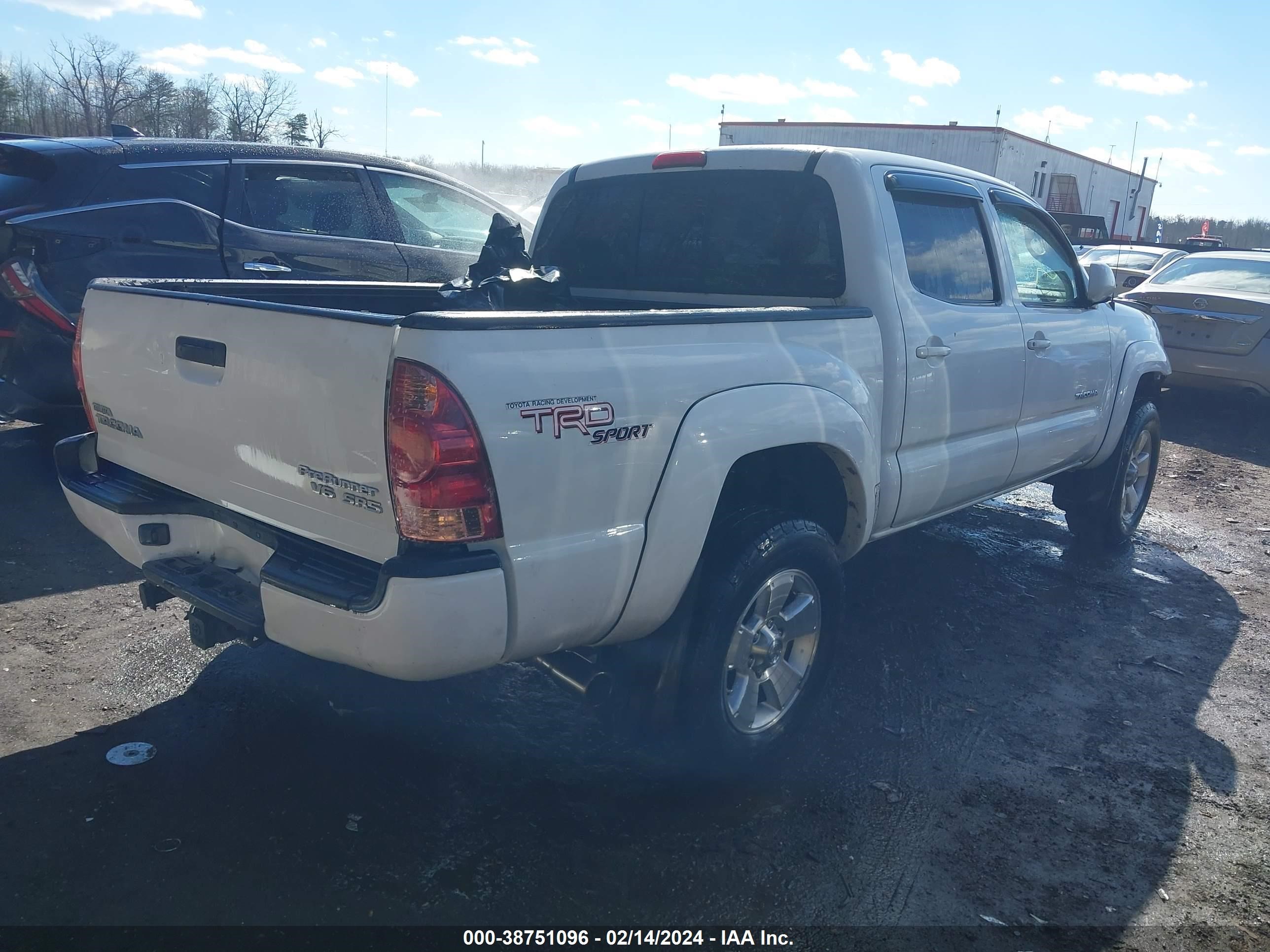 Photo 3 VIN: 5TEJU62N05Z131134 - TOYOTA TACOMA 