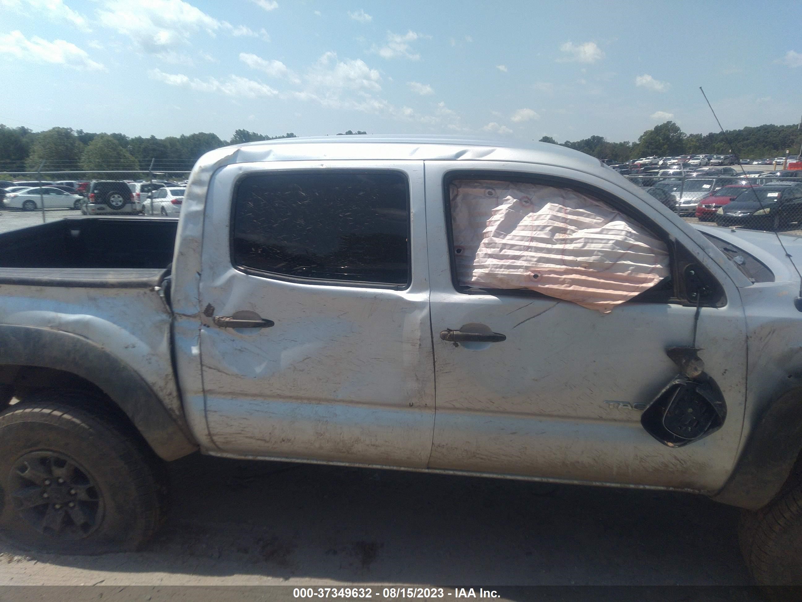 Photo 11 VIN: 5TEJU62N28Z545004 - TOYOTA TACOMA 