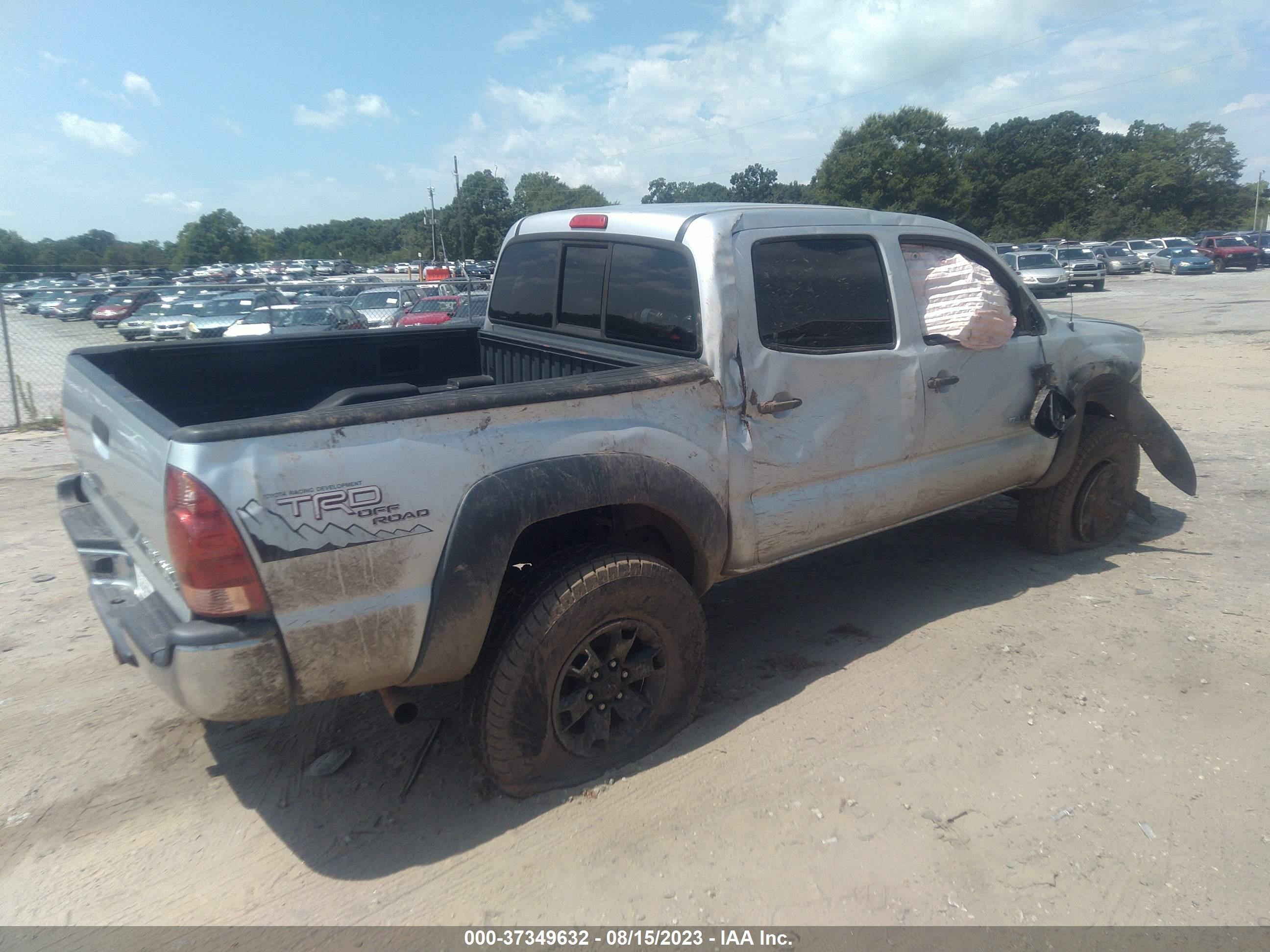 Photo 3 VIN: 5TEJU62N28Z545004 - TOYOTA TACOMA 