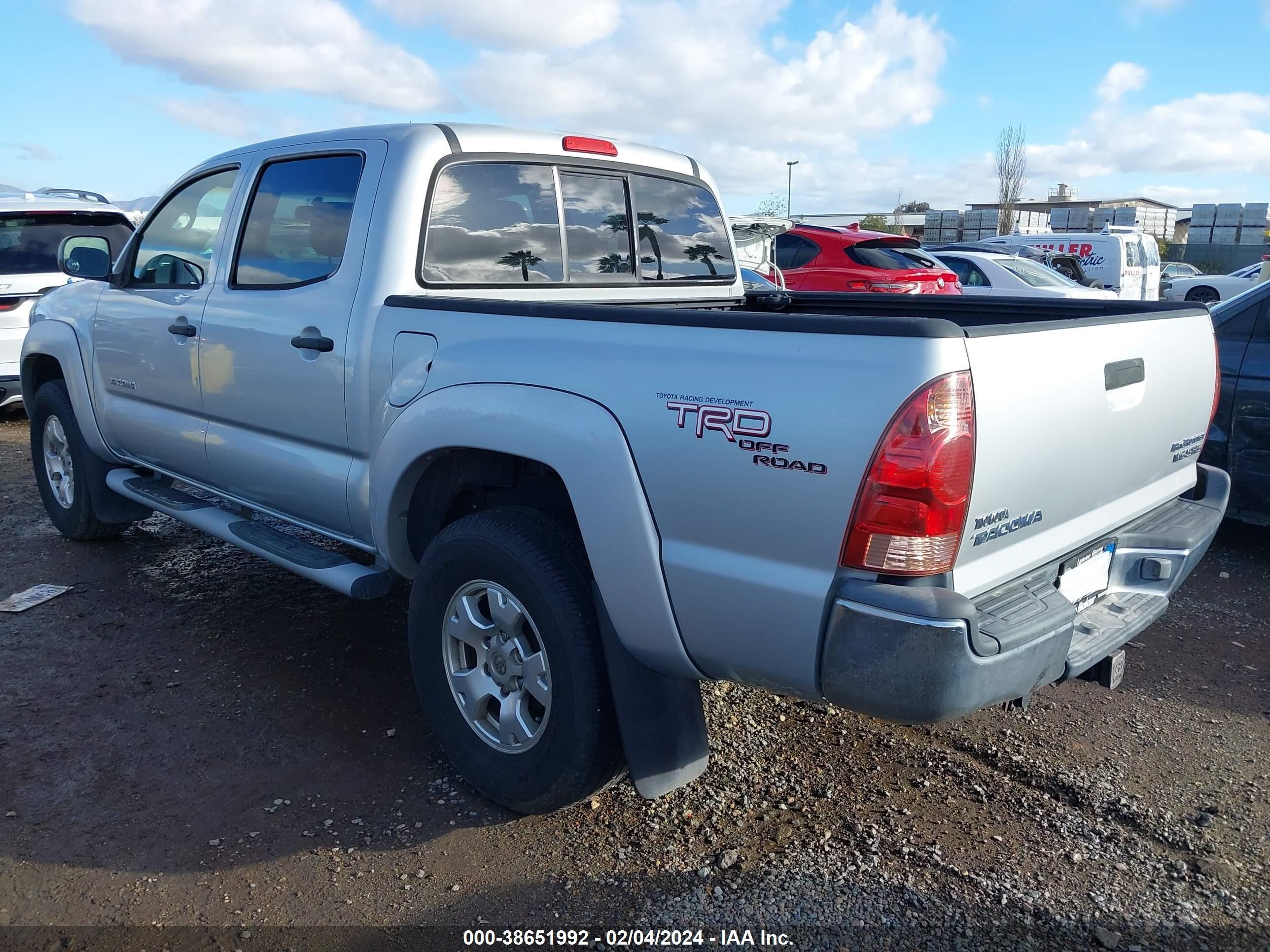 Photo 2 VIN: 5TEJU62N75Z025912 - TOYOTA TACOMA 