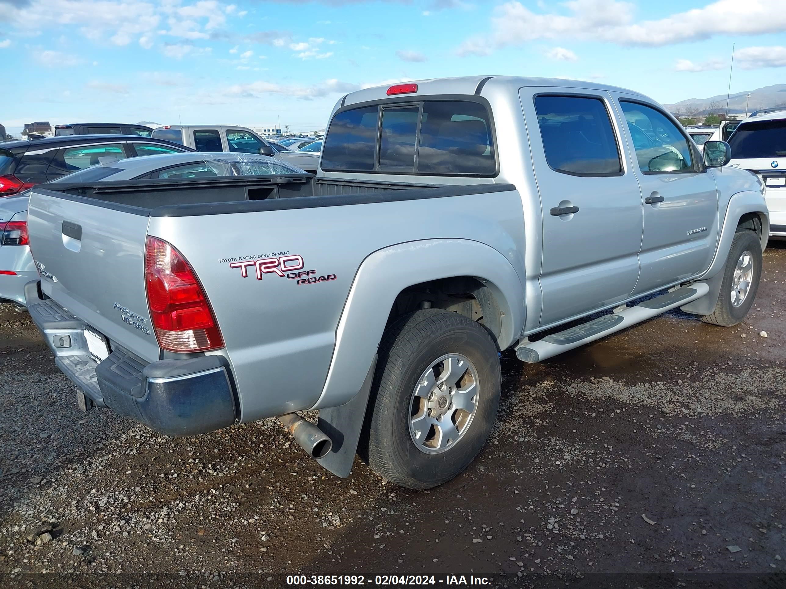 Photo 3 VIN: 5TEJU62N75Z025912 - TOYOTA TACOMA 