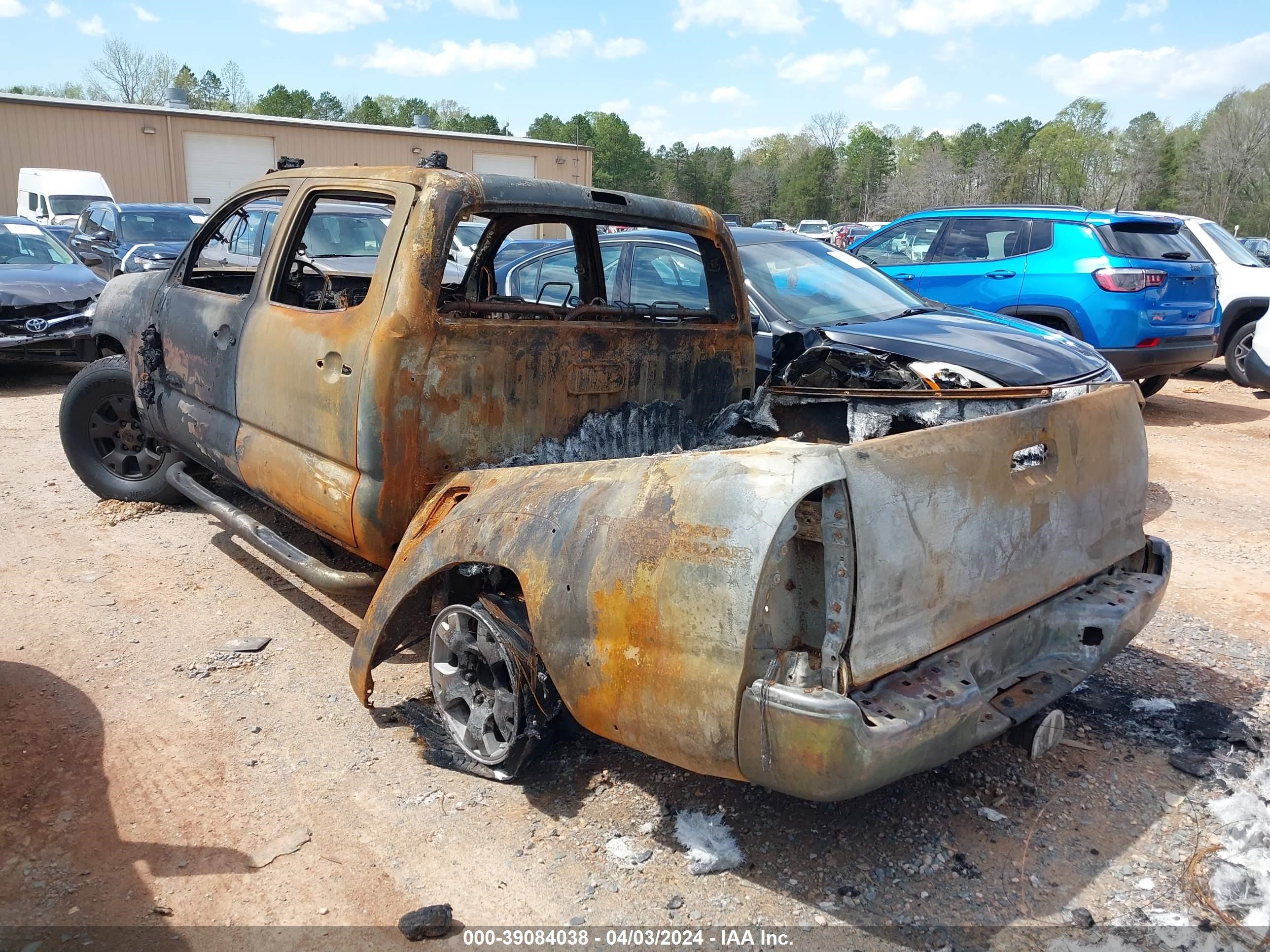 Photo 2 VIN: 5TELU42N16Z319014 - TOYOTA TACOMA 