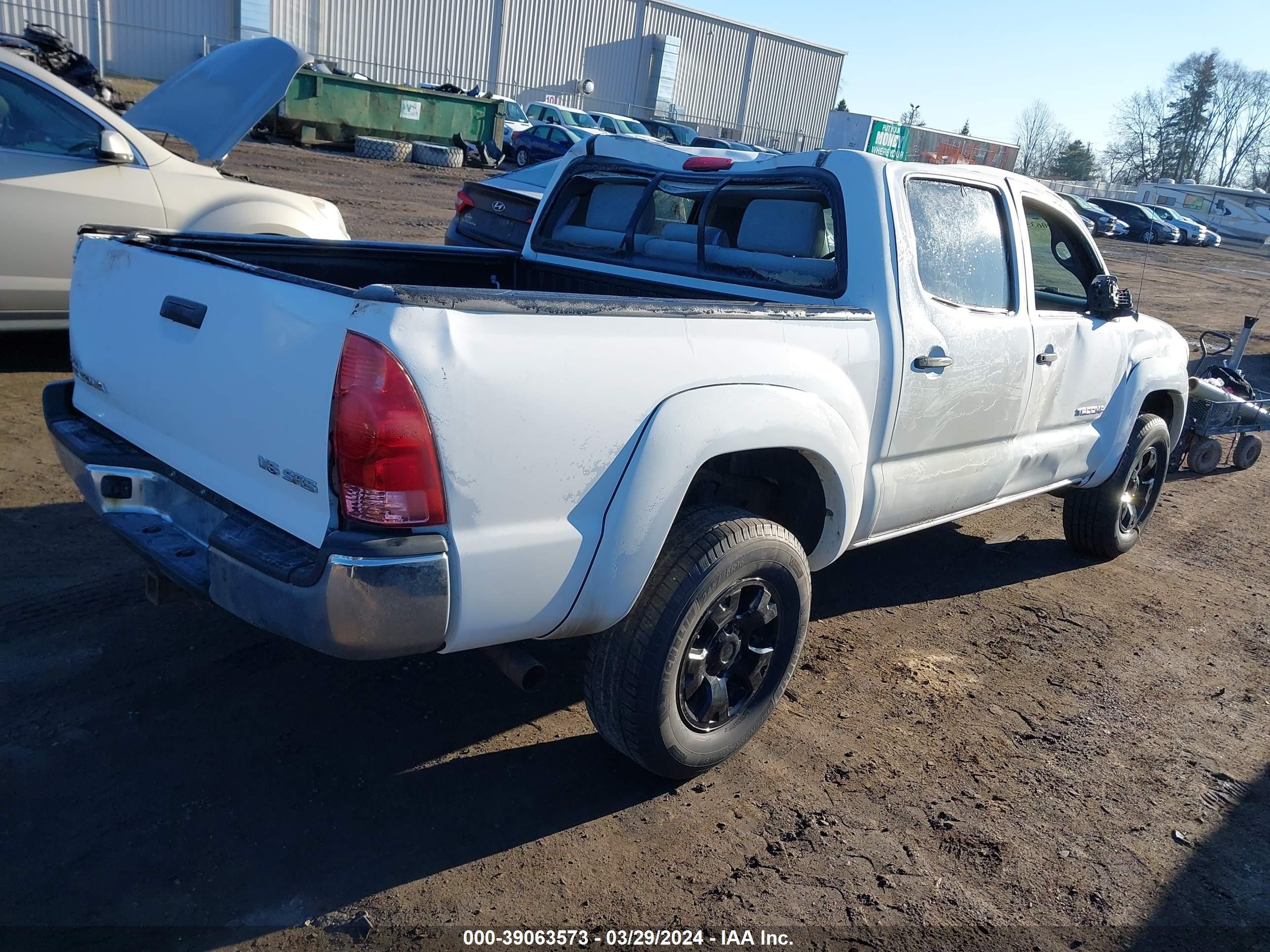 Photo 3 VIN: 5TELU42N18Z588102 - TOYOTA TACOMA 