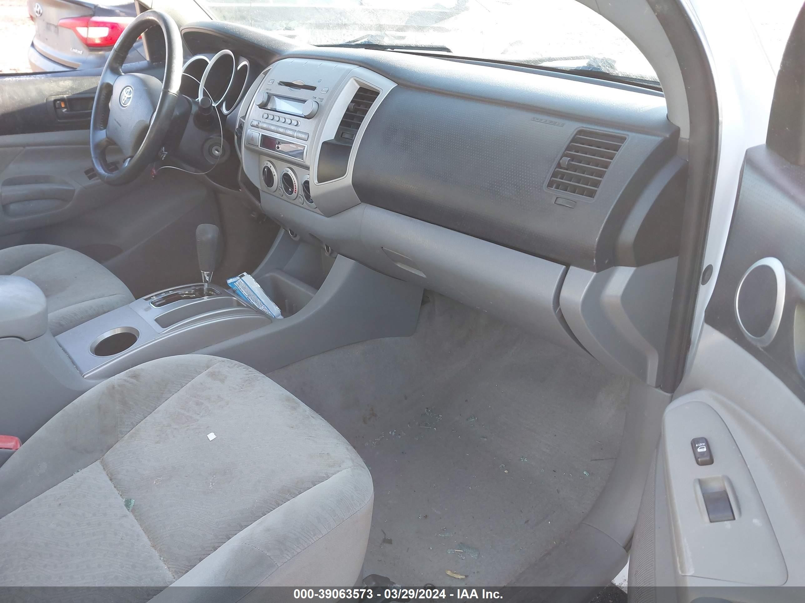 Photo 4 VIN: 5TELU42N18Z588102 - TOYOTA TACOMA 