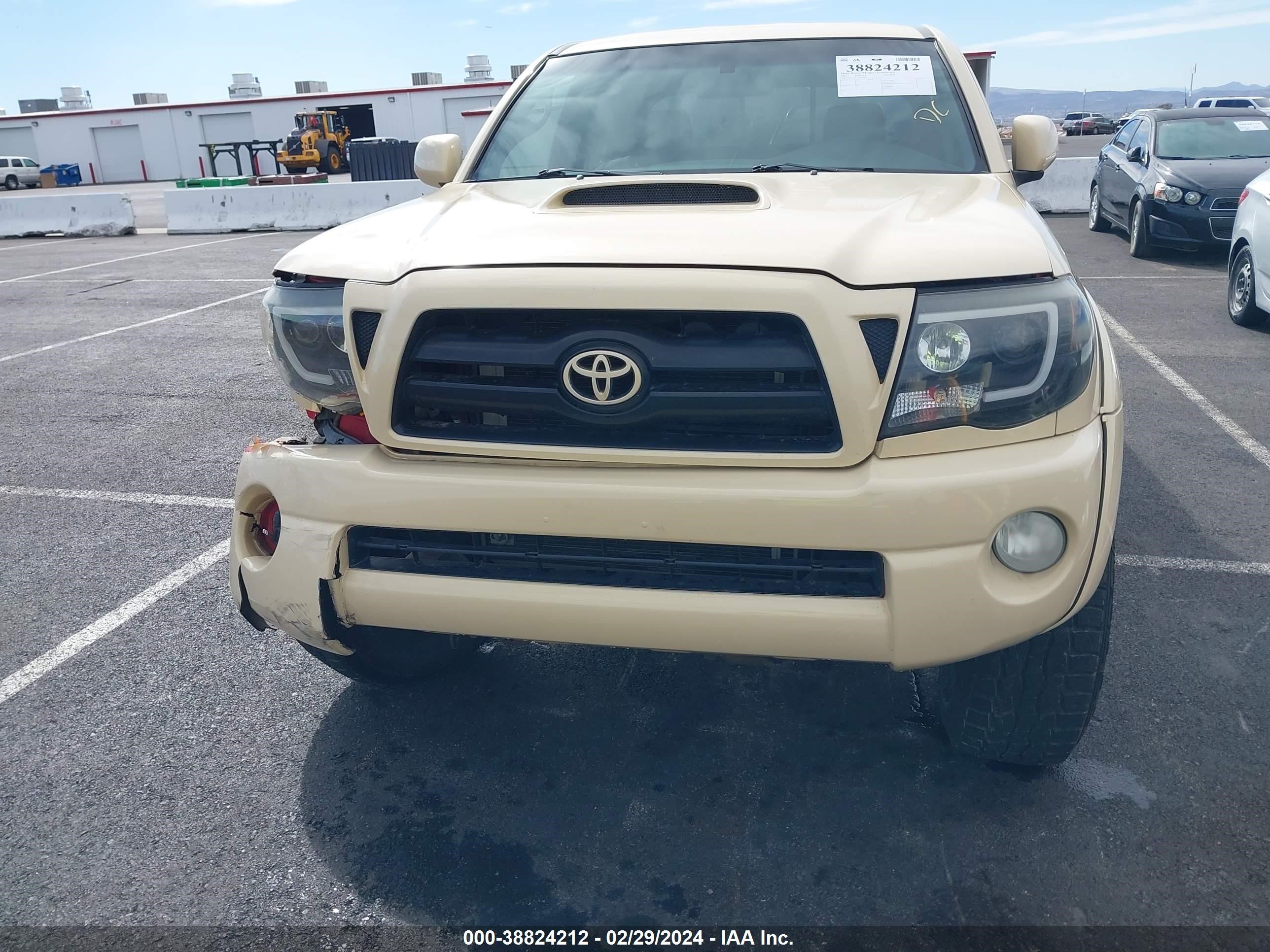 Photo 11 VIN: 5TELU42N45Z040087 - TOYOTA TACOMA 