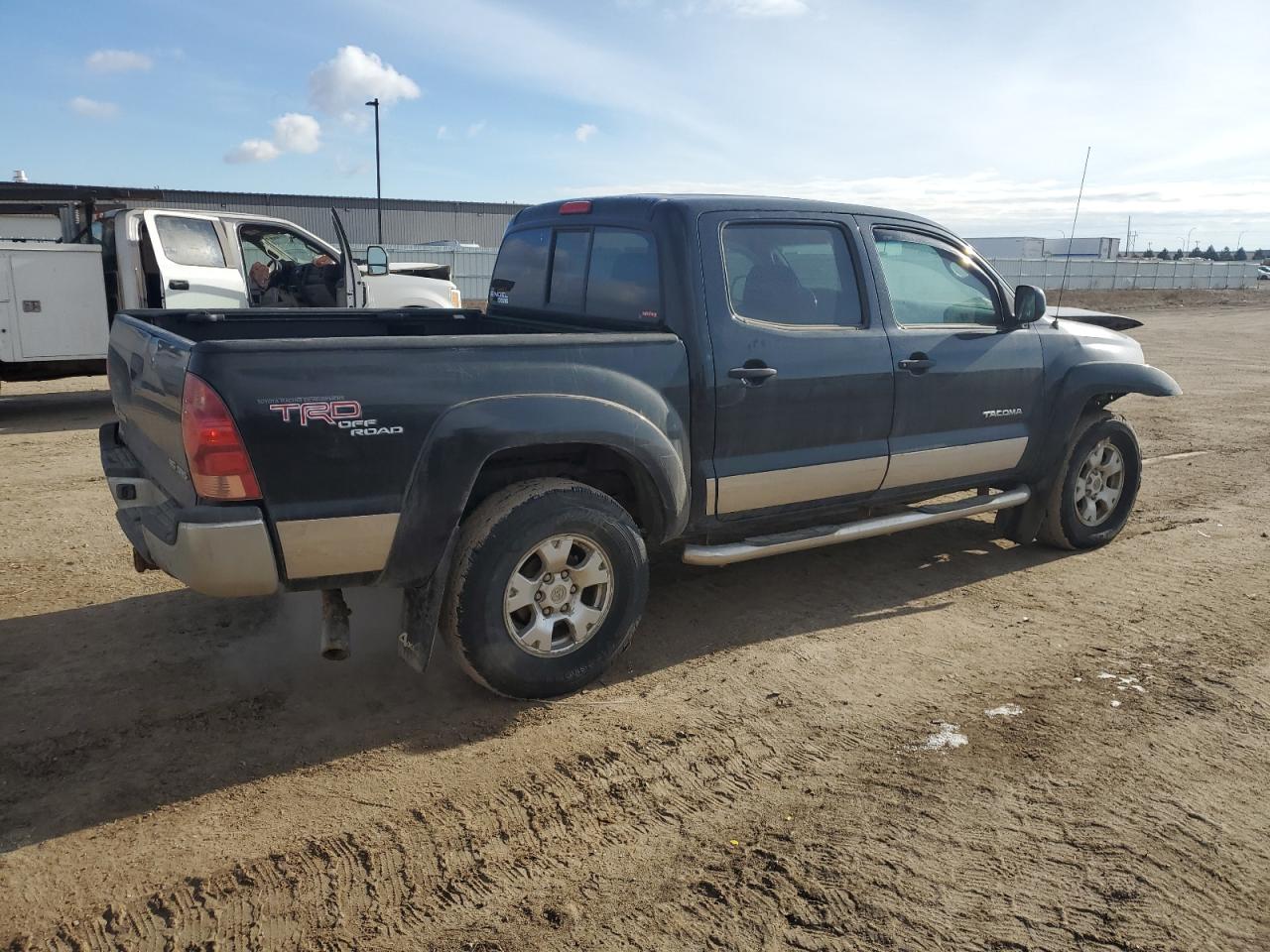 Photo 2 VIN: 5TELU42N57Z375894 - TOYOTA TACOMA 