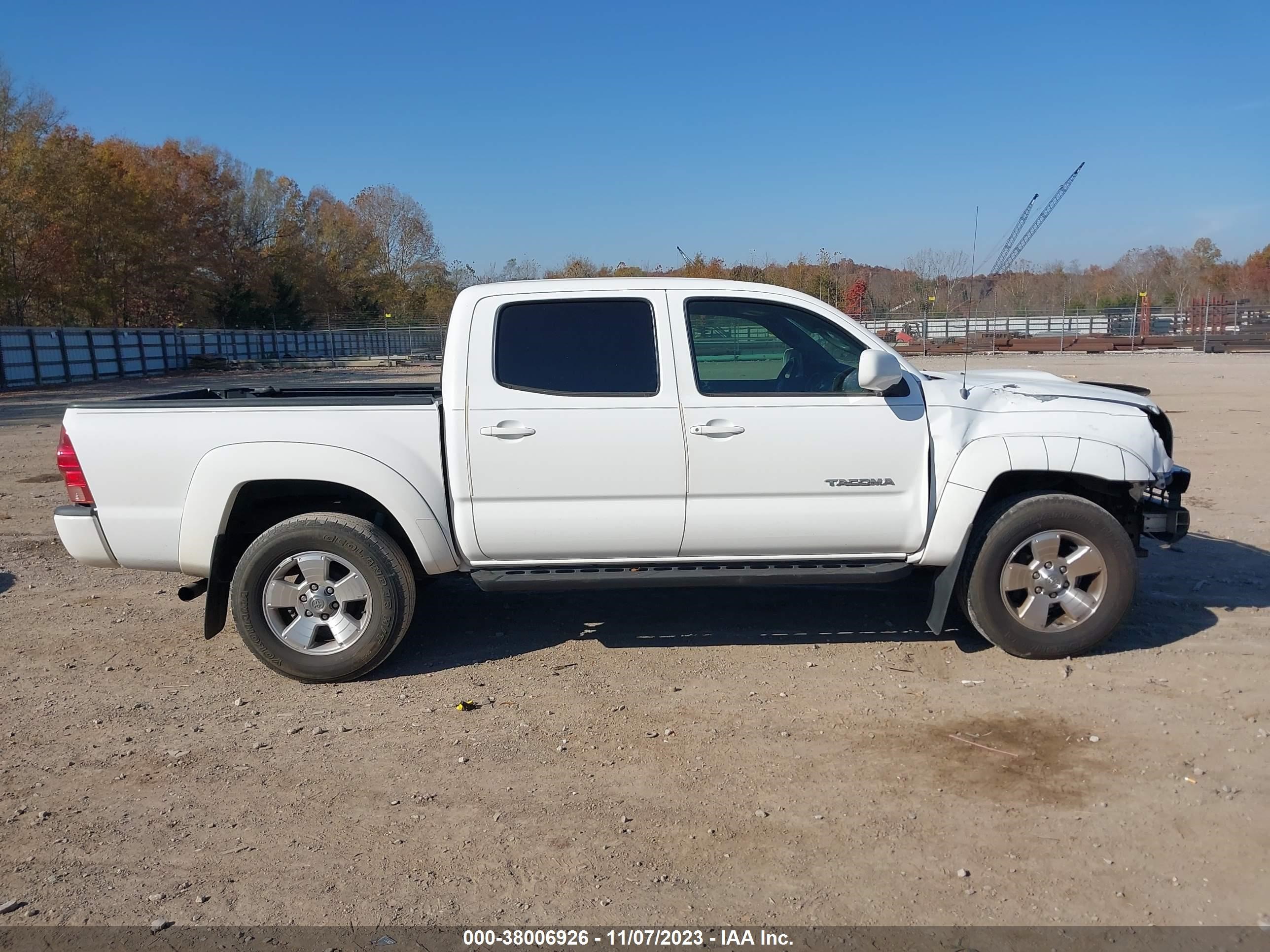 Photo 13 VIN: 5TELU42N65Z035294 - TOYOTA TACOMA 