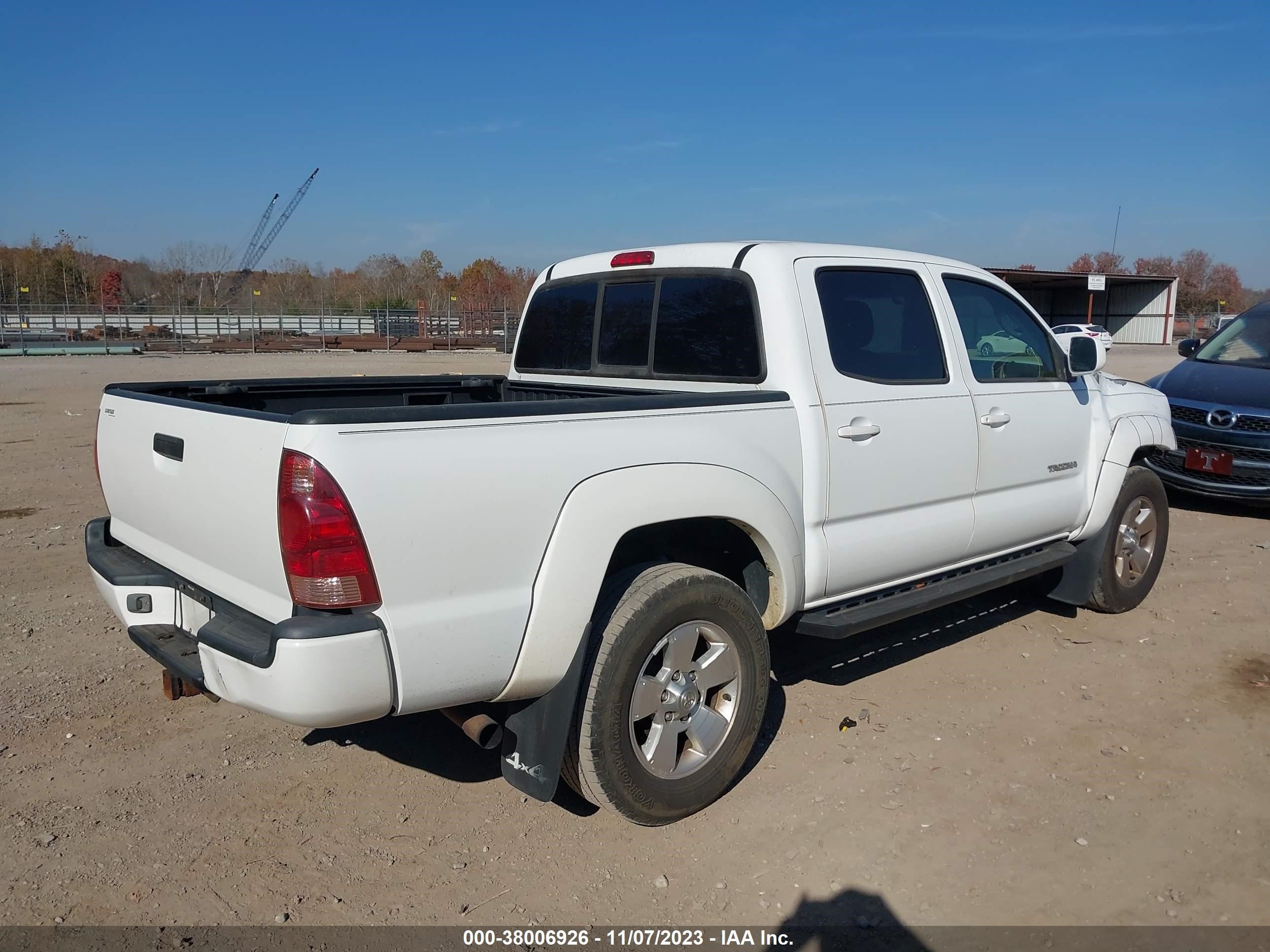 Photo 3 VIN: 5TELU42N65Z035294 - TOYOTA TACOMA 