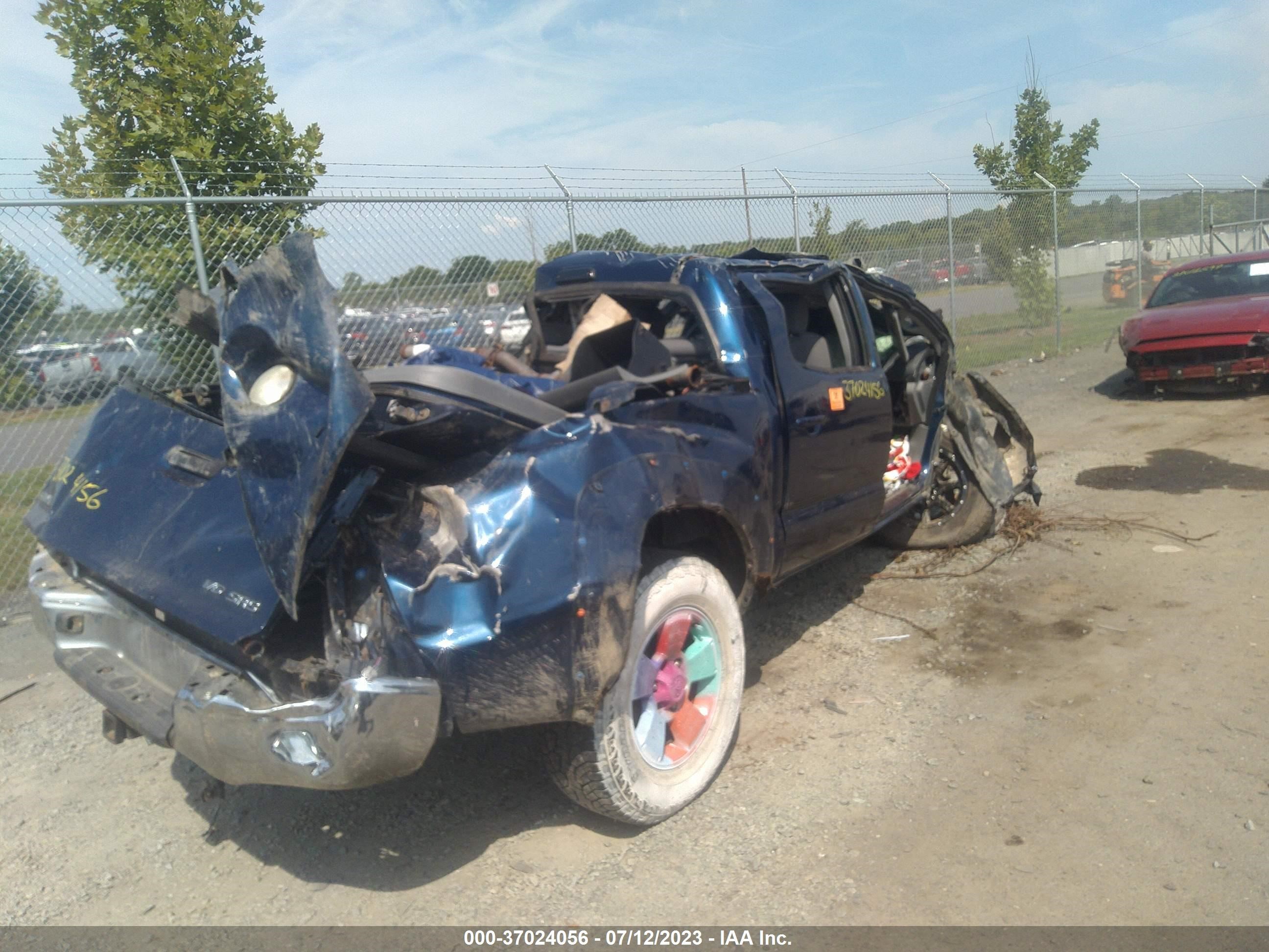 Photo 3 VIN: 5TELU42N76Z256453 - TOYOTA TACOMA 